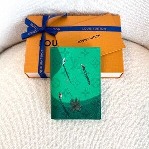 ✨NEW✨LOUIS VUITTON Golf Green Colored Monogram Passport Cover - Green